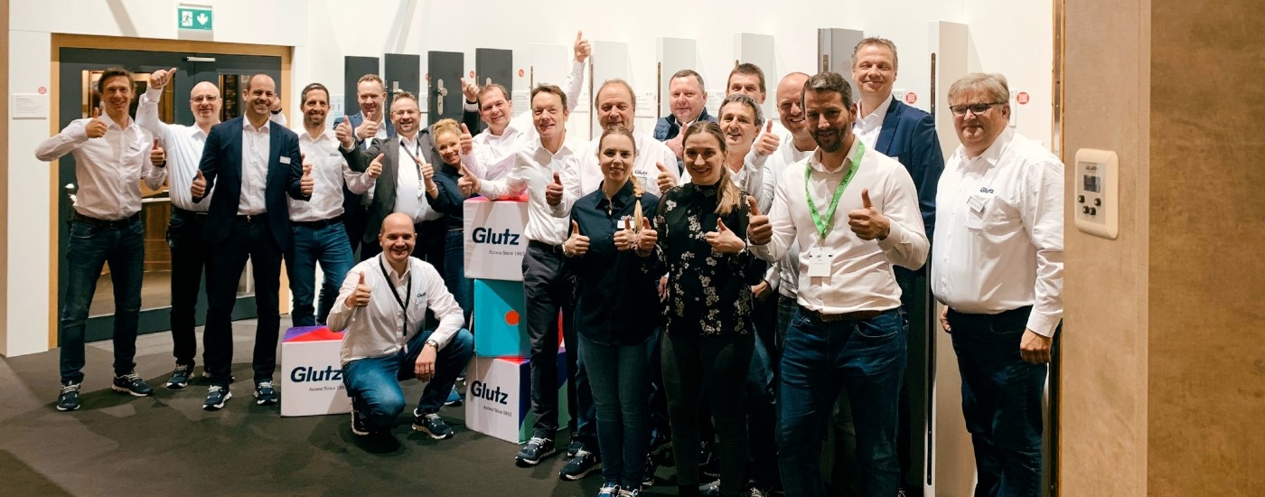 Unser qualifiziertes Team aus Objekt- und Fachberater:innen, Produktmanager:innen sowie Marketing-Experten und -Expertinnen stand Ihnen am Stand jederzeit beratend zur Seite und unterstützte Sie bei allen Fragen rund um unsere Produkte und Lösungen. 